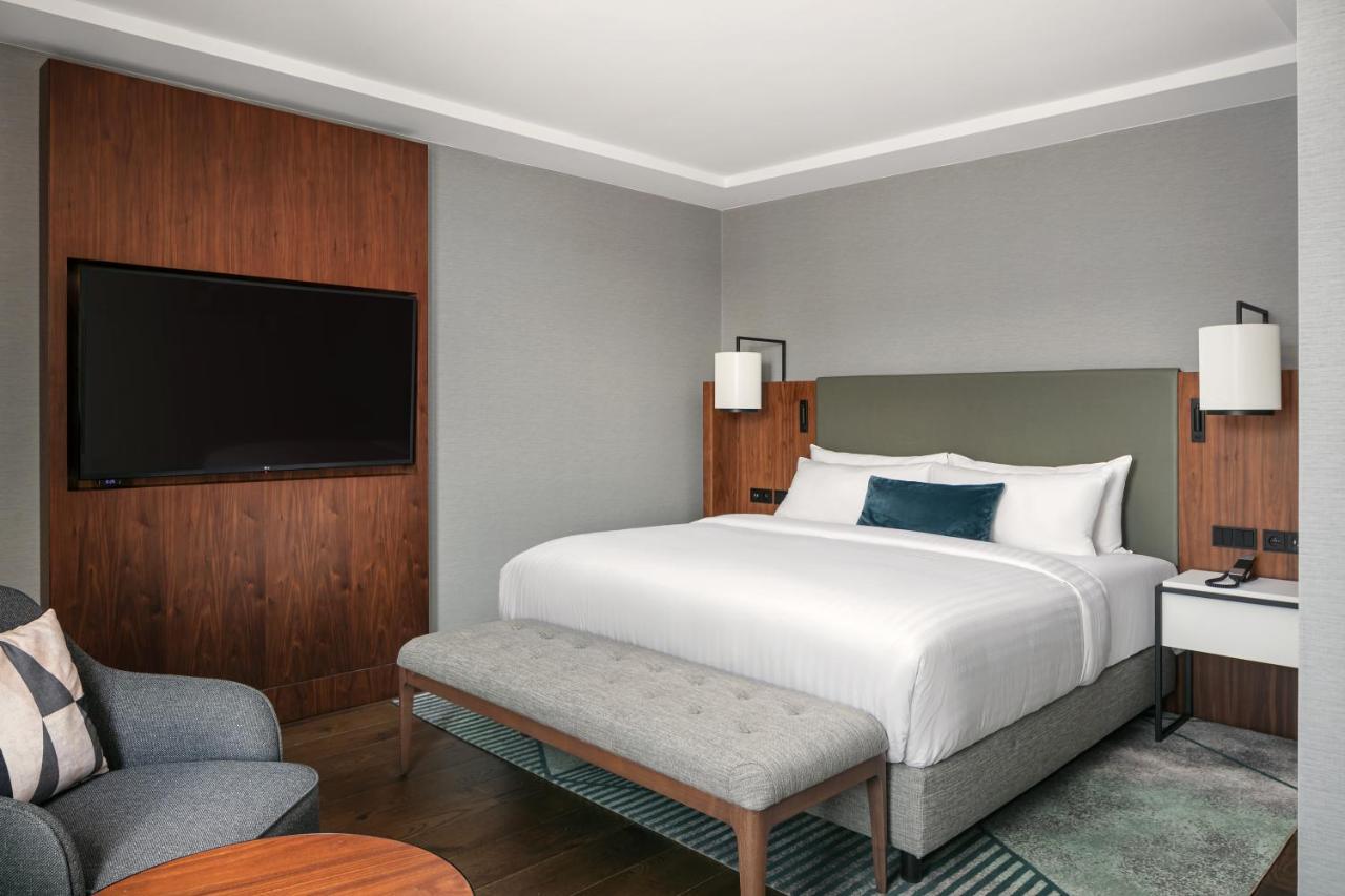 Prague Marriott Hotel Экстерьер фото A bedroom at the hotel