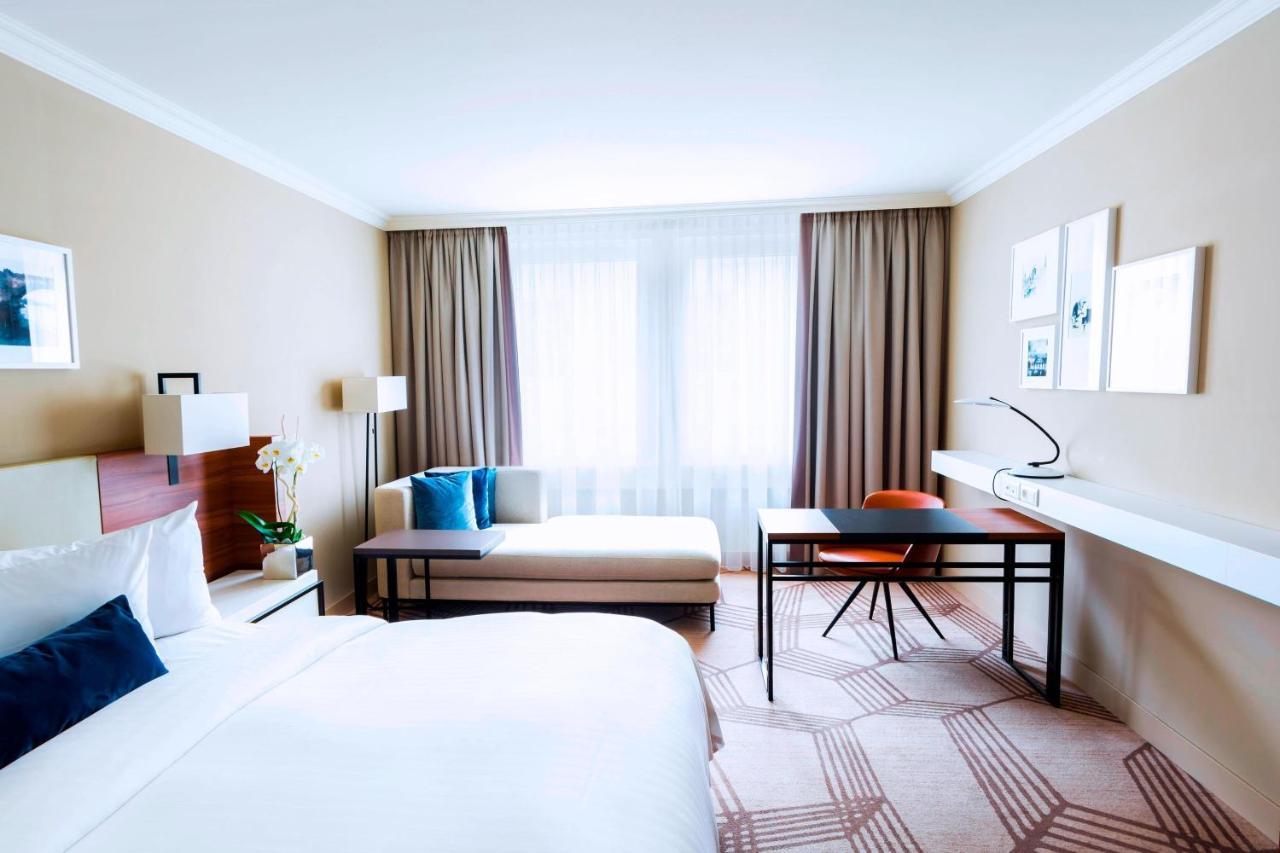 Prague Marriott Hotel Экстерьер фото A room at the hotel