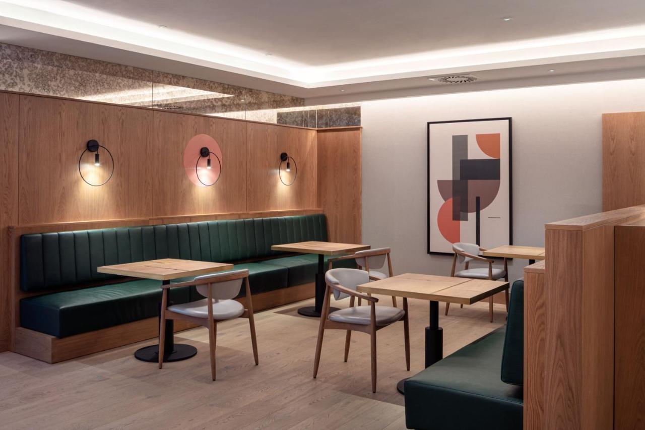 Prague Marriott Hotel Экстерьер фото The interior of the new restaurant