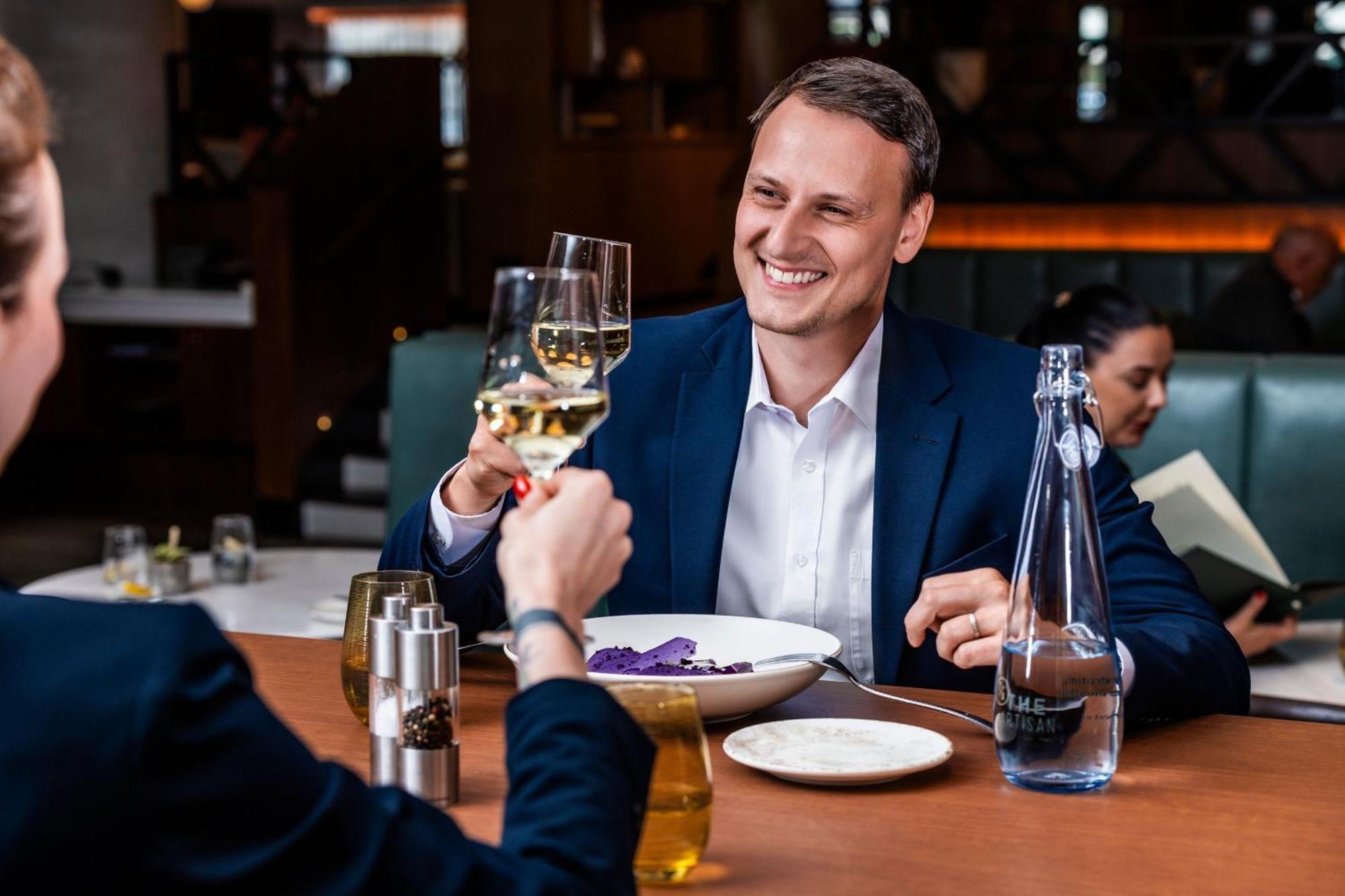 Prague Marriott Hotel Экстерьер фото A man drinking wine